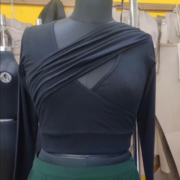 Cross strap vneck shirt - Picture 2 of 4